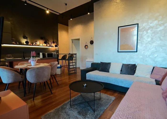 Stylish Two Bedroom House With Private Pool