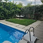 Stylish Two Bedroom House With Private Pool